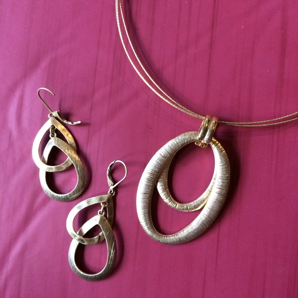 Jones NY Necklace and Earrings Set!!!